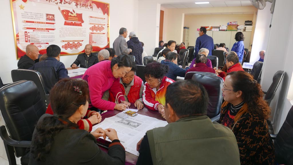 心系退休職工  情暖九九重陽，星火機床公司開展退休職工歡度重陽節(jié)撲克牌比賽活動